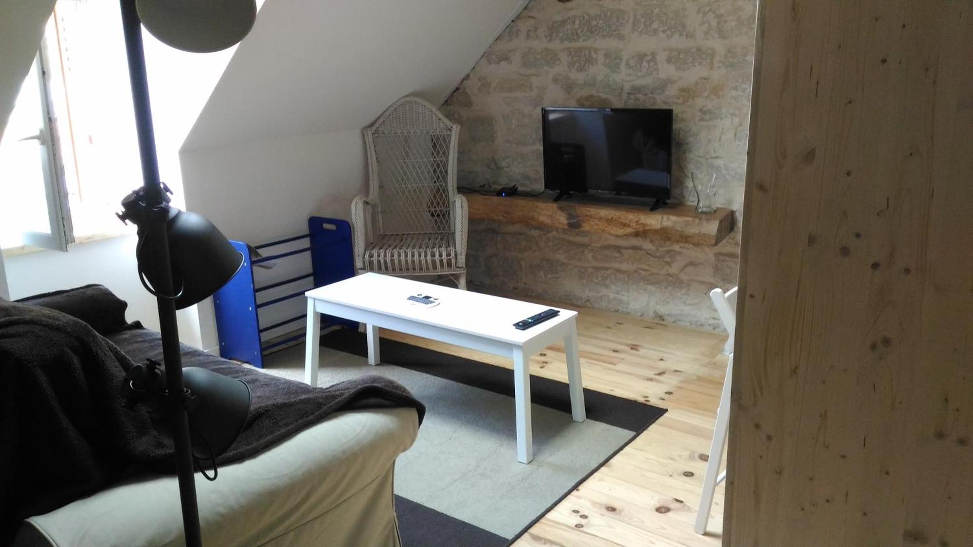 Studio Meuble Proche Conseil Departemental Du Jura Lons-le-Saunier Esterno foto